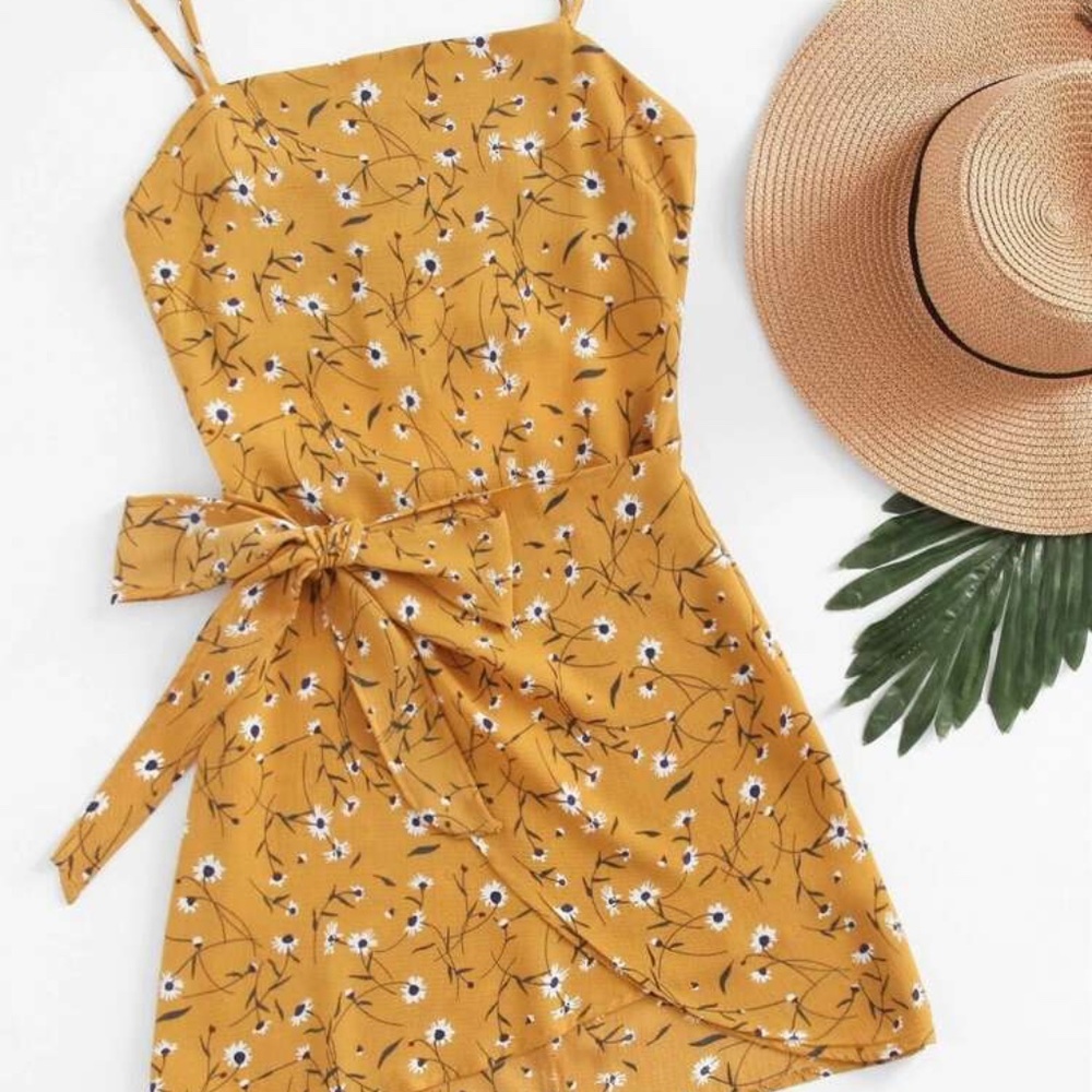 Open Back Wrap Daisy Print Came Dress
